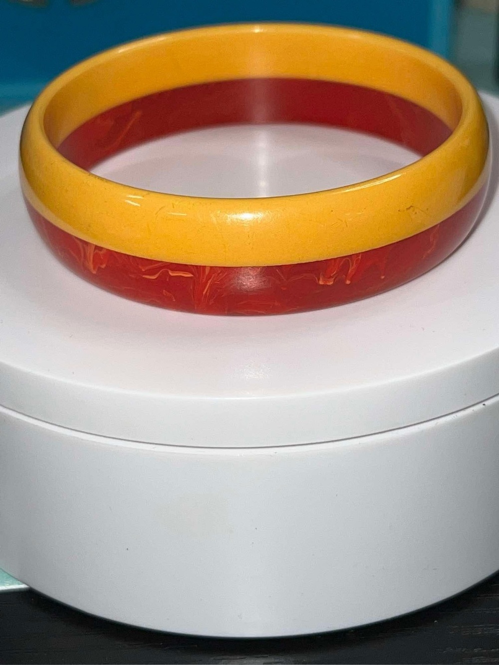 Vintage Bakelite *tested*two tone bangle